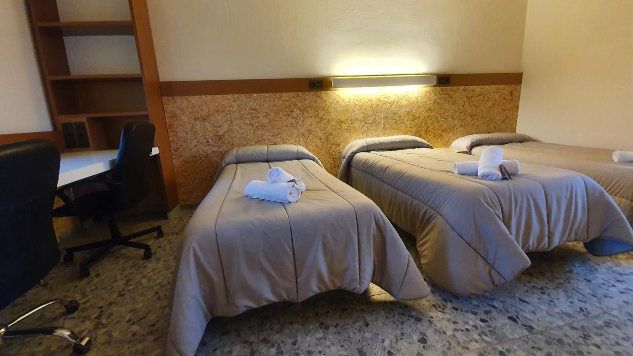 Albergue Peregrinos San Francisco De Asis レオン エクステリア 写真