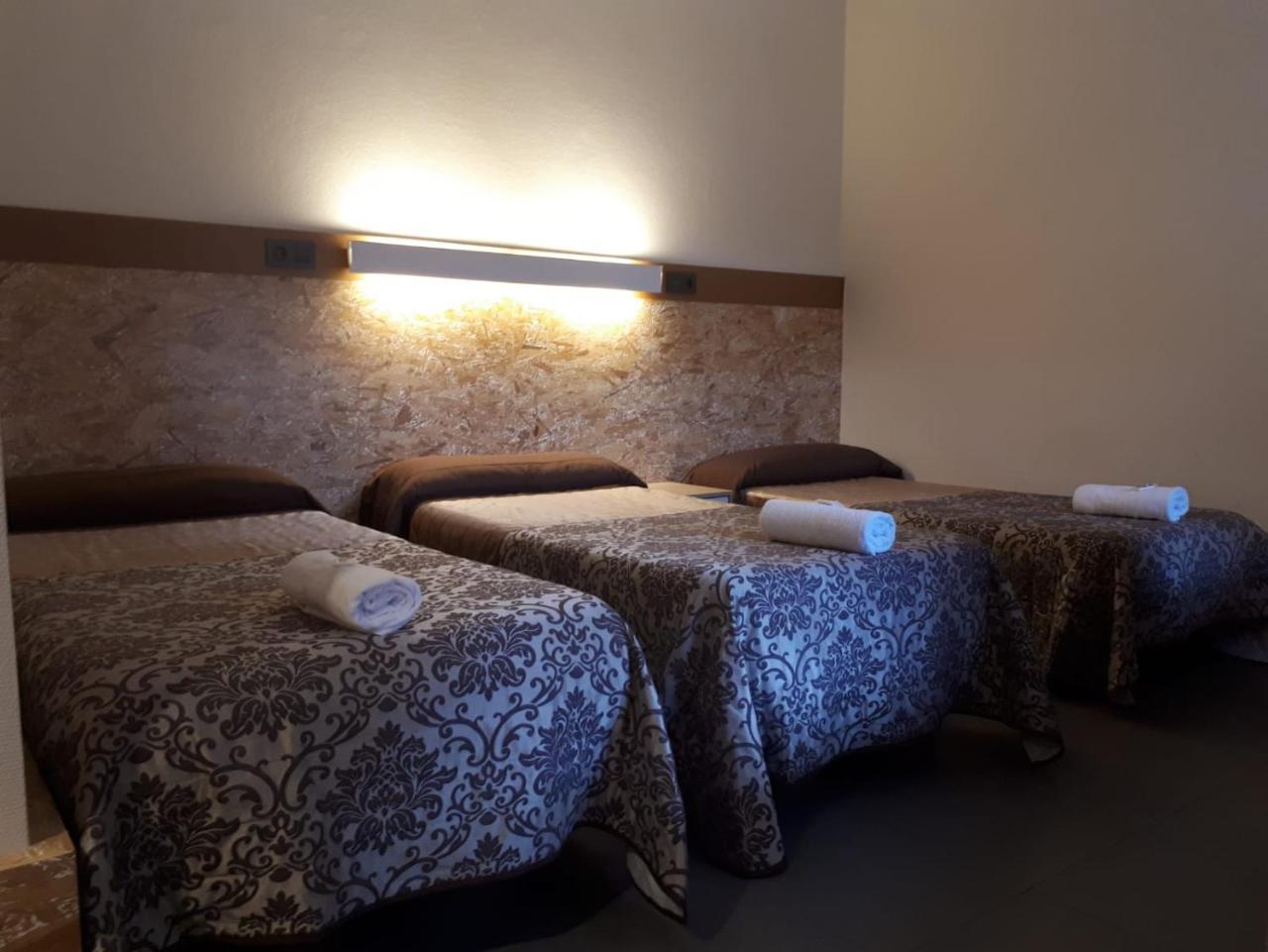 Albergue Peregrinos San Francisco De Asis レオン エクステリア 写真